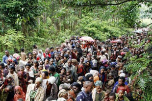 People line up along a rural road as they wait to be examined at a Doctors Without Borders outreach clinic in Tunto, southern Ethiopia. The country has been grappling with drought as well as a global food crisis that has raised prices. Photo: Siegfried Modola/AFP/Getty Images