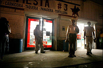 In Immokalee, Fla., hundreds of day laborers work in the tomato fields. Bon Appetit Management promises to boycott Florida tomatoes if growers do not agree to improve conditions and increase pay for these workers. Photo Washington Post.