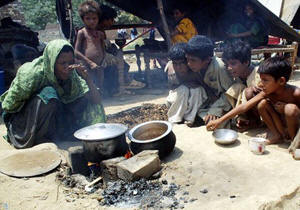 Feeding children has become harder for impoverished families, some of whom can no longer afford to provide a decent meal for them&nbsp;�We can no longer manage to offer our five children even a single decent meal. Prices are too high, I was recently laid off from my factory and now do only odd jobs, earning around Rs. 6,000 [US$70] a month. Almost the entire amount goes on buying food,� Fareed Ahmed, a textile factory worker, told IRIN. Photo: Kamila Hyat/IRIN