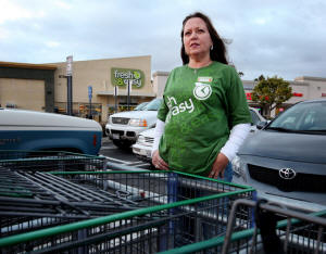 Photo of Shannon Hardin standing outside the store where she works part-time. Shannon Hardin earns $10.90 an hour at her part-time job. �I can�t live on this,� she said. �It�s almost impossible.� &nbsp;Photo:Sandy Huffaker/New York Times 