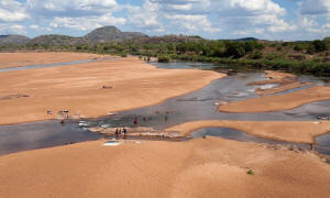 The Mozambique Council of Ministers is considering a massive project along the Lurio River in northern Mozambique without consulting the estimated 500,000 affected people in the project area. Photo: Flickr/Stig Nygaard